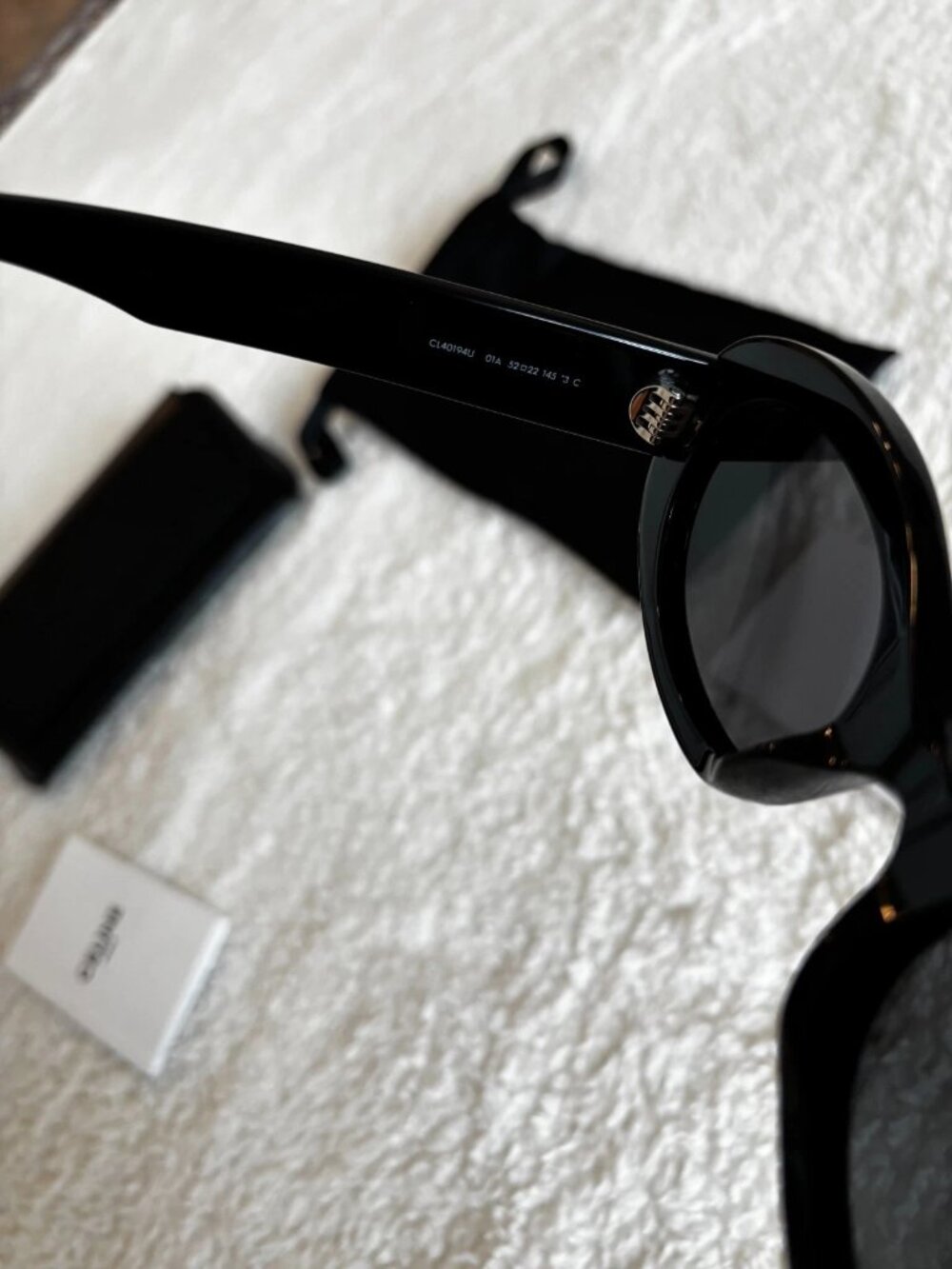 Celine Triomphe Oval Women Sunglasses CL40194U 01A Black Frame - Picture 10 of 10